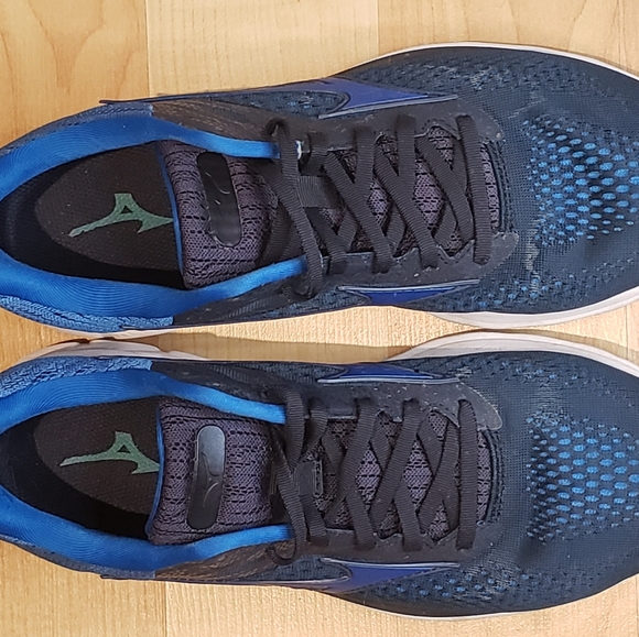 Mizuno Waverider 23 Running Shoes - Picture 2 of 6